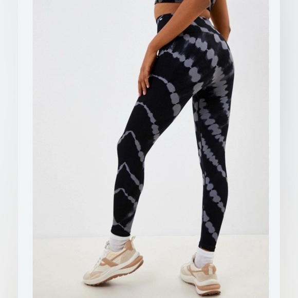 PINK Victoria's Secret Pants - PINK Victoria's Secret Black and Gray Tie-Dye Leggings